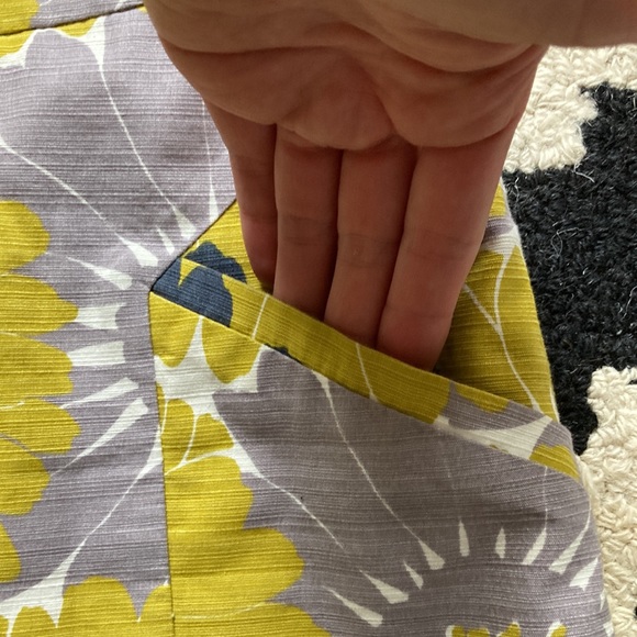 Boden size 6 pocketed floral skirt - Picture 3 of 5